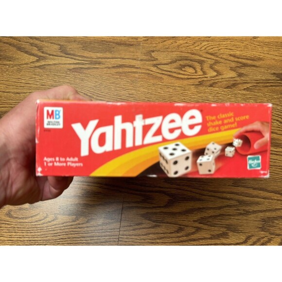 YAHTZEE Dice Game E950 1998 Milton Bradley - Picture 2 of 7
